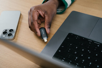 VERBATIM 128GB PLECTRA USB-C FLASH DRIVE BLACK