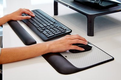 PRECISE MOUSE PAD WITH GEL REST