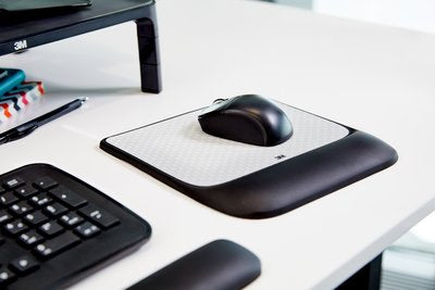 PRECISE MOUSE PAD WITH GEL REST